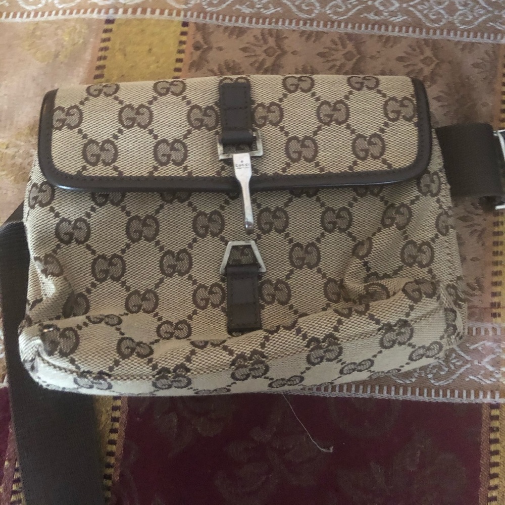 Authentic Gucci fannypack/belt bag